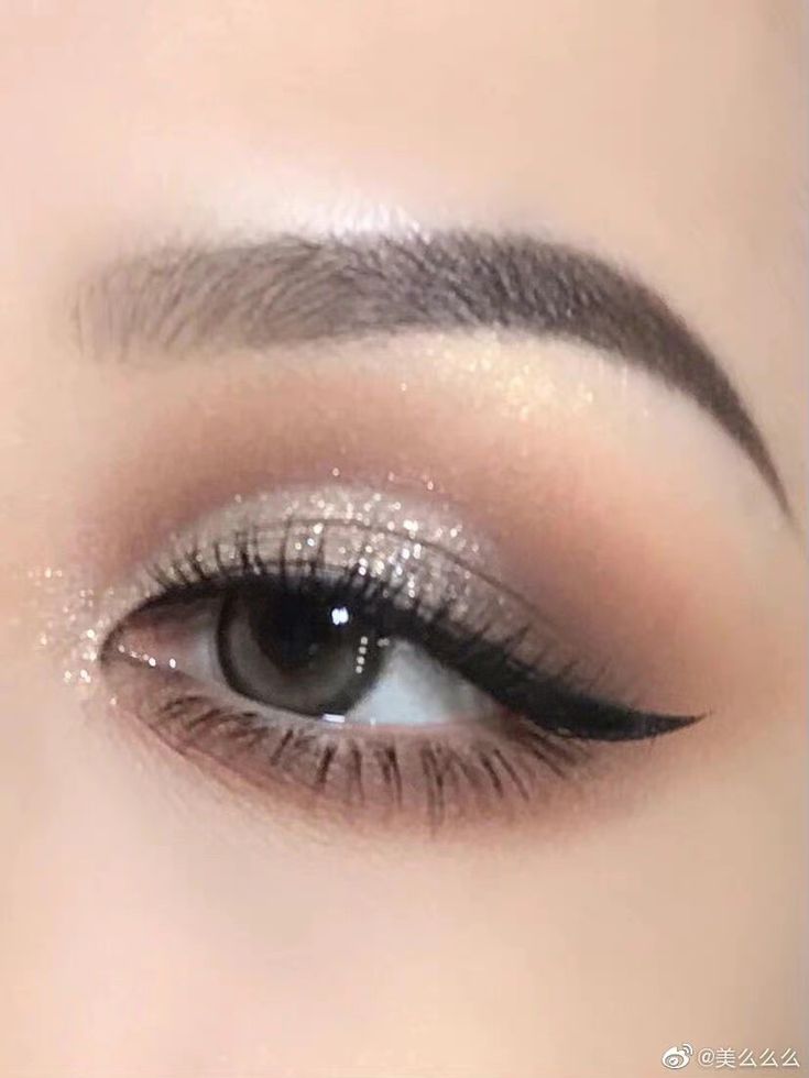 Ballet Makeup Stage Eyes, Black Hoco Dress Makeup Look, Makeup Ideas For A School Dance, White Homecoming Makeup, Brown Silver Makeup, Simple Almond Eye Makeup, Simple Eye Makeup For White Dress, Formal Eyeshadow Looks Brown Eyes, Simple Makeup For Bridesmaids