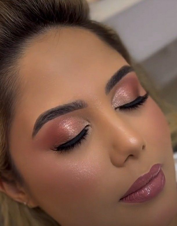 Pink Dress Eyeshadow Look, Soft Pink Makeup Looks Indian, Eye Makeup For A Pink Dress, Pakistani Wedding Makeup Simple, Pink Gown Makeup Look Indian, Makeup Look For Lehenga, Marriage Makeup Indian Simple, Makeup Looks For Pink Lehenga, Prom Makeup For A Pink Dress