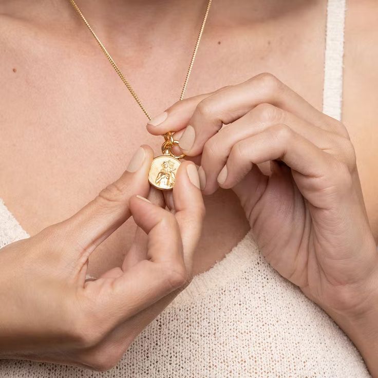 Shop our 14k yellow gold vermeil Round Amulet Collector Link