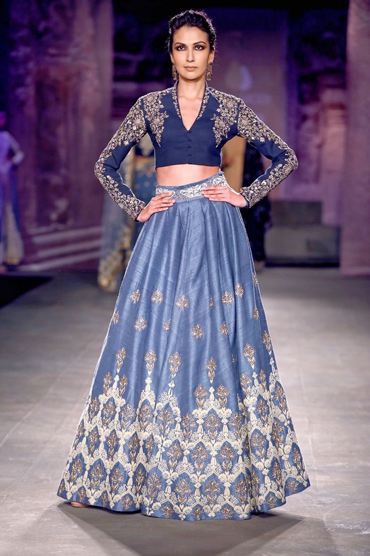 Evoke elegance with this stunning blue silk lehenge adorned with zari and dabka embroidery. :) Lehenga Embroidery, Traditional Lehenga, Orang India, Bridesmaid Lehenga, Raw Silk Lehenga, Gaun Fashion, Blue Lehenga, Lehenga Online, Lehenga Choli Online