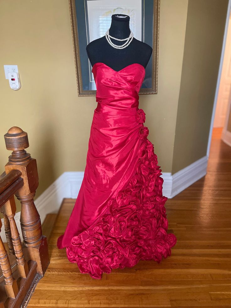 Timeless decadence!  Red ballgown. Marked size 11/12. Waist about 30". Stunning! Interested in more than 1 item from OperaKittyCo?  I do combined shipping, meaning I package your items together and refund the shipping overage! Formal Satin Ball Gown With Ruffles, Fitted Bodice Ball Gown Wedding Dress For Gala, Ball Gown With Sweep Train For Debutante Ball, Sweep Train Ball Gown For Debutante Ball, Floor-length Ball Gown With Fitted Bodice For Evening, Fitted Ball Gown With Pleated Bodice For Debutante Ball, Red Satin Evening Dress With Pleated Bodice, First Communion Ball Gown With Fitted Bodice, Ball Gown With Pleated Fitted Bodice