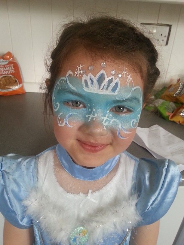 Cinderella face painting Cinderella Face Paint, Small Face Painting, Carnevale Costume, Disney Face Painting, Cartoon Game Character, July Face Paint, Cinderella Makeup, Cinderella Face, Cool Face Paint