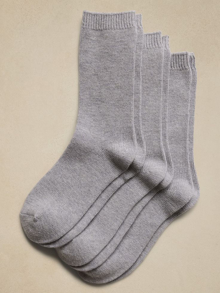 A cozy sock made from a special, blended yarn with a touch of cashmere for luxurious warmth and softness.  Plus, our designers added a lurex accent at the top for extra sparkle.  Set of 3.  Hits above the ankle. Cashmere Bed Socks, Cozy Socks, Clothes For Men, Packing Light, Book Ideas, Heather Gray, Socks Women, Banana Republic, Heather Grey