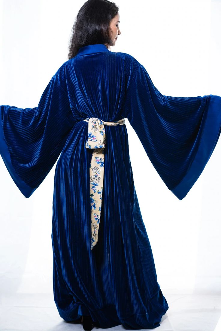 Affordable & Luxury blue Velvet Robe, CUSTOM-MADE just for you! After a long day, cozying up in a velvet nightgown is a perfect way to self-care. ➡️ Buy now! Elegant Long Sleeve Blue Robe, Velvet Dress Maxi, Short Dress Patterns, Copper Dress, Sheer Robe, Gown Bridesmaid, Velvet Sleeve, Cotton Lingerie, Long Nightgown