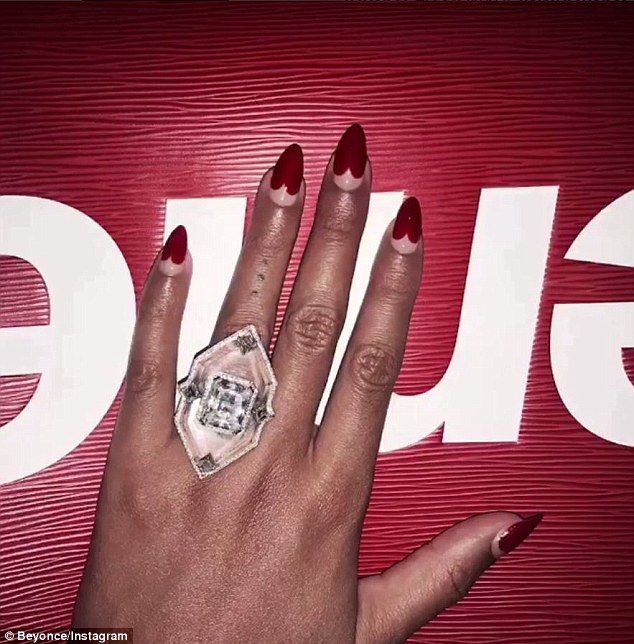 Beyonce Jewelry, Beyonce Nails, Ice Makeup, Lorraine Schwartz Jewelry, Beyonce Show, Lorraine Schwartz, Push Presents, Celebrity Nails, The Carter