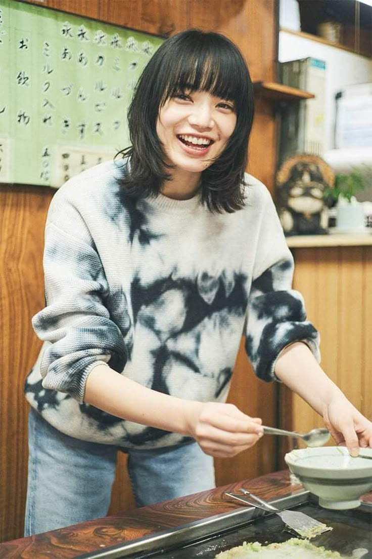 Komatsu Nana, Nana Komatsu, Hair Arrange, Haircuts Straight Hair, Model Inspo, Hair Images, Famous Girls, Short Hair Haircuts, Messy Hairstyles