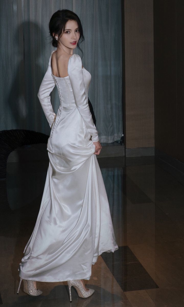 White Evening Dresses, Satin Sleeves, Zhang Yuxi, Wedding Dress Elegant, Elegant Evening Dress, Party Dress Wedding, Long Party Dress, White Long Sleeves, Simple Gowns