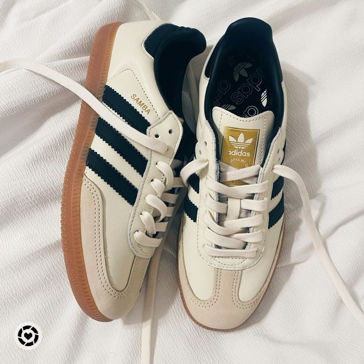 Adidas Shoes Sambas, Addidas Shoes Samba Womens, Gazelle Adidas Women, Adais Sambas, Adidas Originals Samba, Adidas Shoes Women Samba, Aesthetic Shoes For Women, That Girl Shoes, Cool Girl Shoes