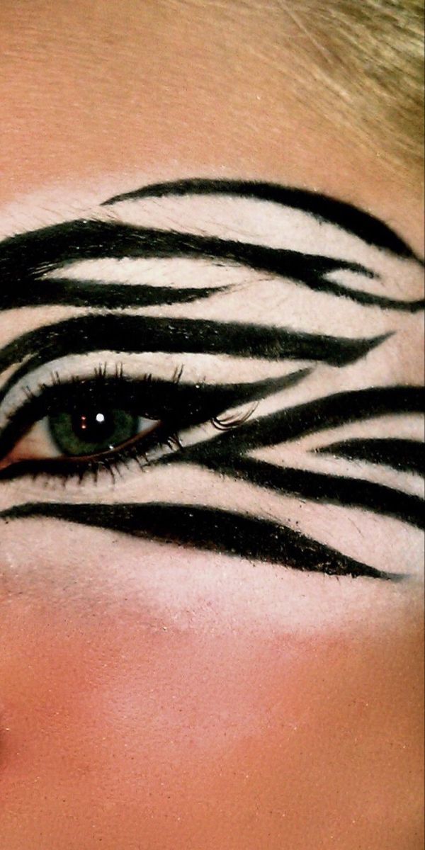 Silly Makeup, Women Hairstyles Blonde, Zebra Halloween Costume, Zebra Makeup, Blonde Halloween, Iconic Costumes, Eye Makeup For Hooded Eyes, Friend Halloween Costumes, Zebra Costume