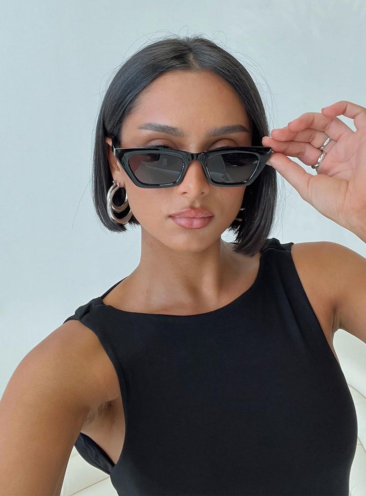 The Octavia Sunglasses Black Web Page Layout, Surfer Aesthetic, Fall Sunglasses, Dark Sunglasses, Top Sunglasses, Chic Sunglasses, Cat Eye Shape, Black Frames, Online Shop Accessories