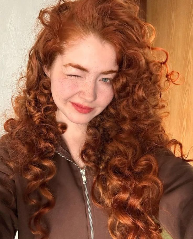 Curly Orange Hair Aesthetic, Long Curly Ginger Hair, Curly Hair Orange, Orange Curly Hair, Long Orange Hair, Curly Orange Hair, Anna Sitkina, Orange Hair Girl, Curly Redhead