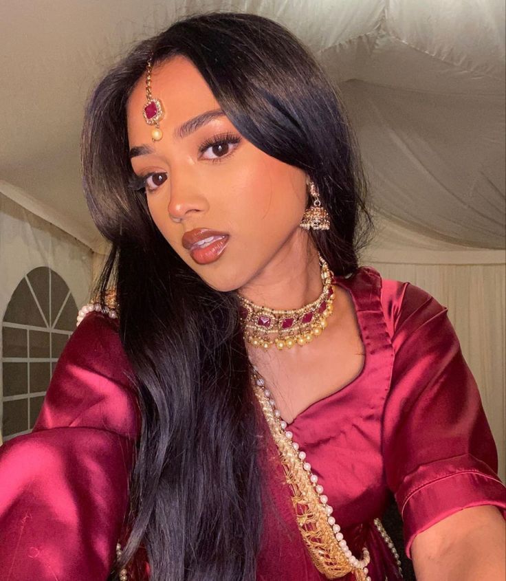 Indian Girl Makeup, Jannah Instagram, Aesthetic Indian, Freya Mikaelson, South Asian Aesthetic, Brown Girls Makeup, Desi Fits, Desi Aesthetics, Desi Fashion Casual