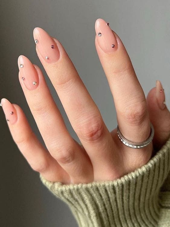 Simple rhinestone accent on nude nails Nail With Diamonds Simple, Gel Rhinestone Nails, Rhinestone Accent Nail Simple, White Nail With Diamonds, Short Nails Crystals Designs, Simple Jewl Nails, Jewel Accent Nails, Nail Gems Simple, Minimalist Nails With Rhinestones