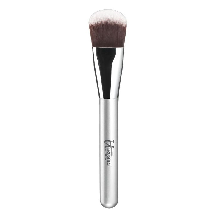 Quickly and fully cover your entire face with just a few strokes of this luxurious makeup brush! The soft densely packed brush head picks up just the right amount of cream or liquid foundation for your most even airbrushed finish every time.