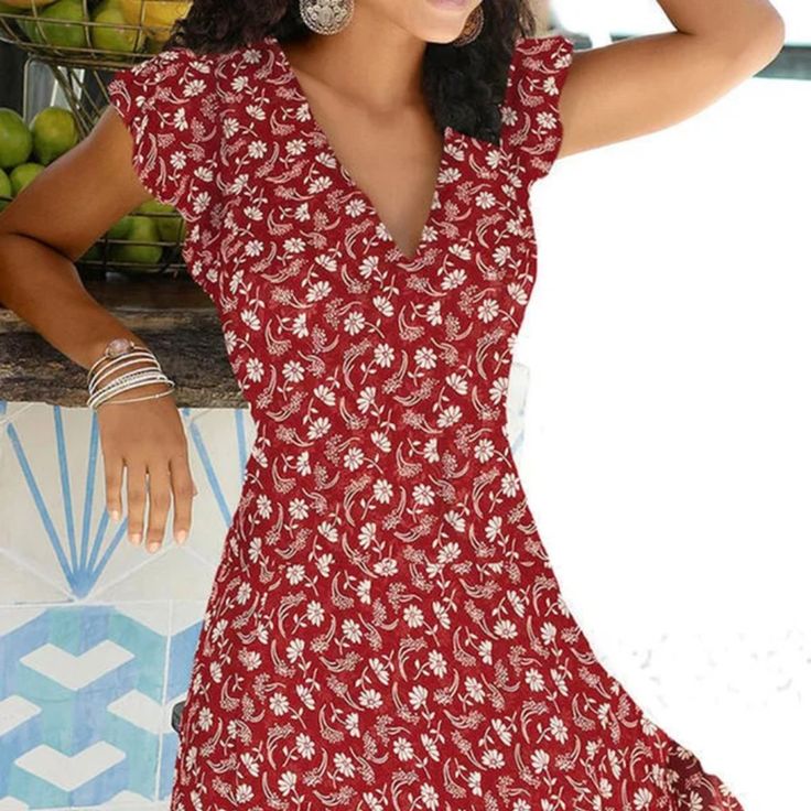 Gorgeous Lightweight Dress With Surplice Neckline And Hidden Zip Back. Cap Sleeve And Ruffle Hemline. Red And White Floral. Bust 35", Waist 30", Length 36.5" Brand New Size M Red Fashion Outfits, Plus Size Skater Dress, فستان زهري, Floral Print Party Dress, Wife Fashion, Short Sleeve Floral Dress, Women's A Line Dresses, Vintage Mini Dresses, Short Sleeve Summer Dresses