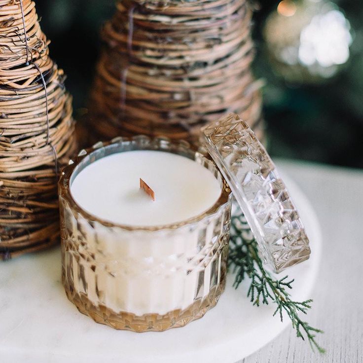 Our Holiday Vintage Glass Collection are made with a single wooden wick.  We use fine fragrance oils with complex scent notes.  The fragrances we use are paraben-free, phthalate-free, and never tested on animals.  Our coco-soy is gluten free, toxin free, paraben free, phthalate free, and comes from renewable sources.  Candle burn time is approximately 40-50 hours.  Embark on a stimulating excursion with one of our Holiday Vintage Glass Candles. Scent Options 1. BUTTERSCOTCH BOURBON TOP I Pepperc Bourbon Candles, Vintage Glass Candle, Candle Autumn, Candle Vintage, Holiday Scented Candles, Glass Candles, Winter Scents, Holiday Candle, Fruit Scent