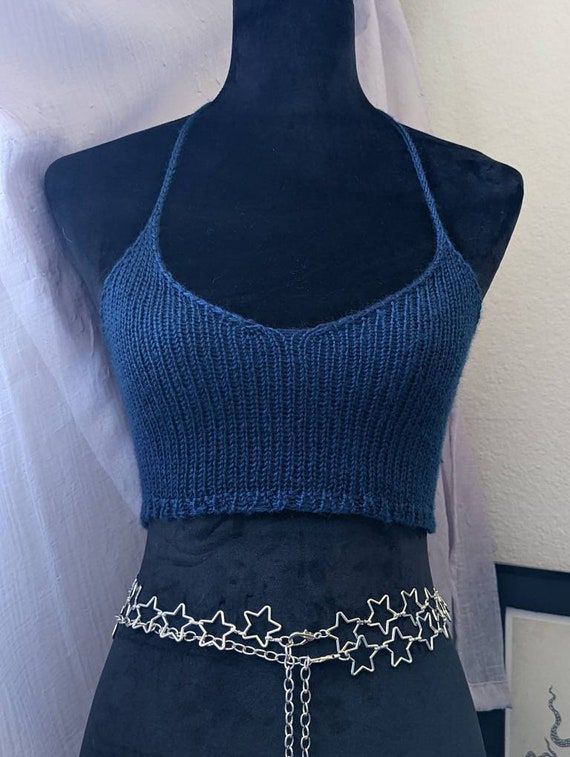 Check out this item in my Etsy shop https://www.etsy.com/listing/1261596111/navy-blue-knit-crop-top-halter-tie-tank Blue Crochet Top, Navy Blue Crochet, Latest Crop Tops, Tie Tank Top, Top Azul, Crop Top Styles, Crochet Top Outfit, White Crochet Top, Crop Top Pattern