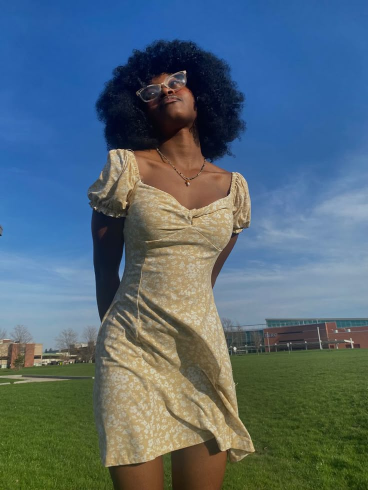 Poses In Sundress, Sundresses Women Black Women, Cute Sundress Aesthetic, Sundress Birthday Outfit, Summer Sundresses Black Women, Sundress Aesthetic Black Women, Puffy Sundress, Curly Hair Dress Outfits, Short Sundress Outfits