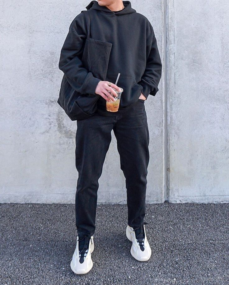 Women Right, Sneakers Outfit Men, Yeezy Fashion, Asian Streetwear, Sneaker Outfits, Streetwear For Men, Streetwear Mode, Sweaters Hoodies, Mens Trendy Outfits