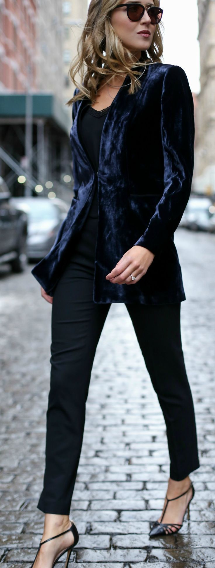 navy blue velvet blazer with black trim, black embellished silk camisole, wool ankle length tapered pants, ankle strap pumps, gold choker and layered necklaces | {work style, work wear, sjp collection, classic fashion} Blue Velvet Blazer Outfit, Velvet Jacket Outfit, Velvet Blazer Outfit, Classic Work Style, Capsule Wardrobe How To Build A, Velvet Blazer Women, Blue Velvet Blazer, Paperbag Hose, Blazer Outfits For Women