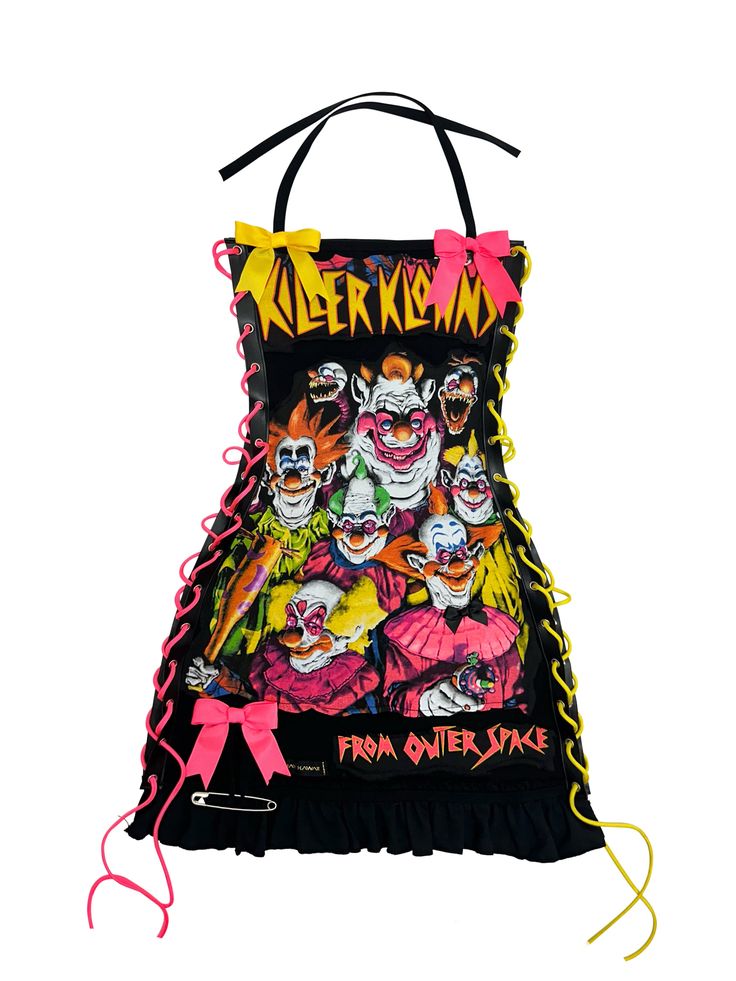 Your fave dress but with an Horror touch 🔪🤡🩸 These semi stretchy dresses are made from vintage reworked tees. Perfect Halloween dress for your parties. PLEASE NOTE: This collection is handmade from reworked printed t-shirts, there may be small defects in the print and the positioning of each design may vary. SIZE CHART: US SIZE Effy Stonem Pfp, Juggalo Makeup Faces, Reworked Clothes Diy, Weirdcore Fashion, Zombie Fashion, Alt Dress, Clown Costume Women, Horror Collectibles, Horror Clothes