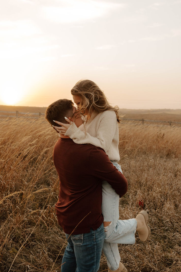 couple dances in a field during golden hour, he picks her up and spins her around Colorado Couple Pictures, Engagement Photos Golden Hour, Mountain Couple Pictures, Golden Hour Engagement Pictures, Date Engagement Photos, Engagement Photos Utah, Snowy Engagement Photos, Colorado Engagement Pictures, Mountain Couple