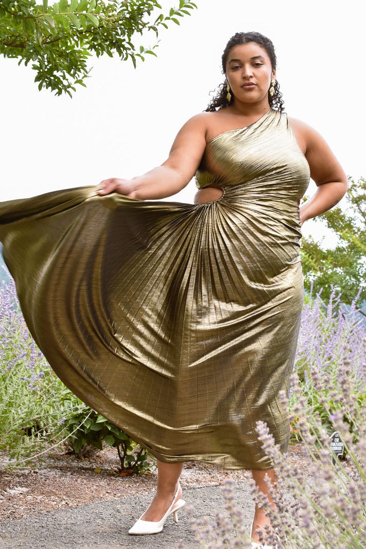 We're crowning the Olympia Pleated One Shoulder Gown the dress of the year! In a luxe shimmering gold metallic, this pleated plus size midi dress features fluid draping, a one shoulder silhouette and an elasticized keyhole cutout that helps flatter all different body types. Asymmetrical hem. Hidden side zip. Available in gold metallic and pearl. Plus Size Midi Dress, Pregnant Lady, Different Body Types, One Shoulder Gown, Wedding Guest Dresses, Fashion Mistakes, Style Mistakes, 10 Pounds, Asymmetrical Hem