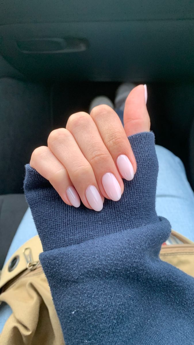 Short Simple Oval Nails, Nails2025 Winter, Clean Girl Nail Inspo Almond, Short Oval Manicure, Clean Girl Nails Almond Short, Short Almond Nail Shape, Round Natural Nails Short, Shirt Almond Acrylic Nails, Milky Biab Nails