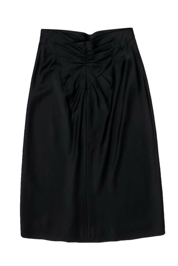 Add some sleek and chic style to your closet with this Alberta Ferretti skirt! Made with soft satin in a trendy maxi silhouette, this beauty is perfect for dressing up or down! Style with pumps and a sparkly blouse for your next cocktail party or keep it cool and casual with a graphic tee and chunky sneakers. No matter how you choose to rock this skirt, you're sure to stun! Size 6 Shell: 73% Rayon, 24% Wool, 3% Other Fibers Lining: 60% Acetate, 40% Rayon Made in Italy Concealed back zipper Lined Black Satin Maxi Skirt, Sparkly Blouse, Satin Maxi Skirt, Keep It Cool, Satin Maxi, Alberta Ferretti, Black Satin, No Matter How, Cocktail Party