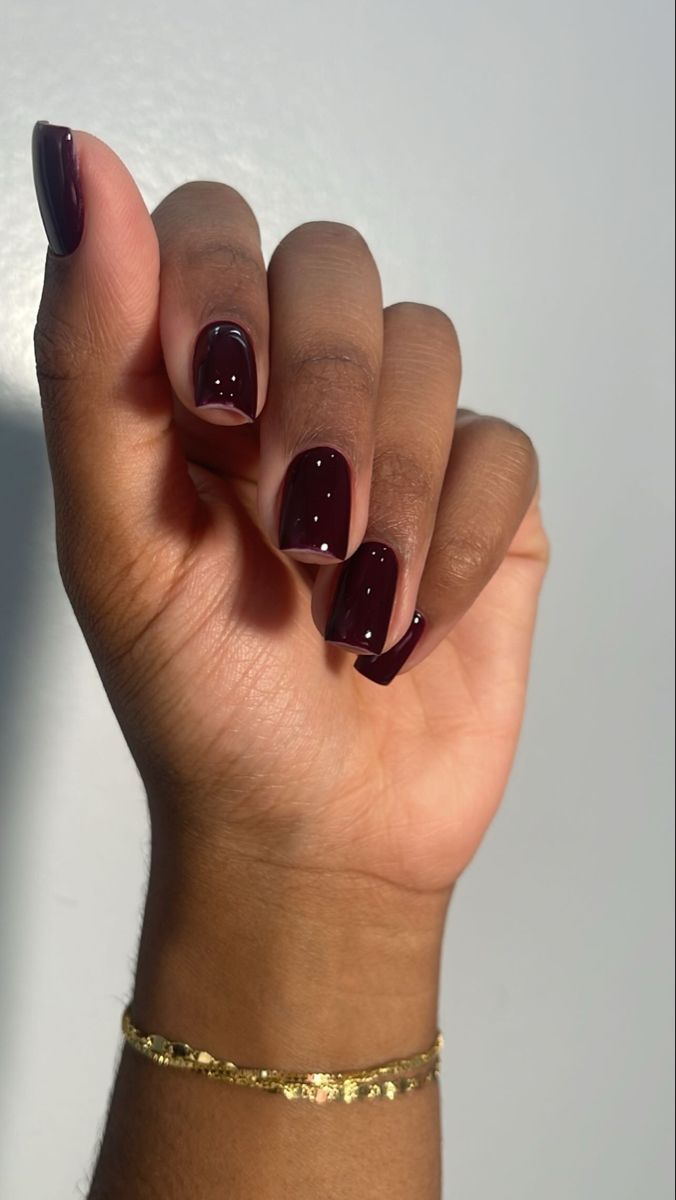 Maroon Nails Black Women, Gel Manicure On Dark Skin, Dark Nails On Brown Skin, Winter Nail Colors Black Women, Short Gel Nails On Dark Skin, Burgundy Nails Square Short, Black Nail Polish On Dark Skin, Acrylic Nail Designs Dark Skin, Winter Neutral Nails 2023