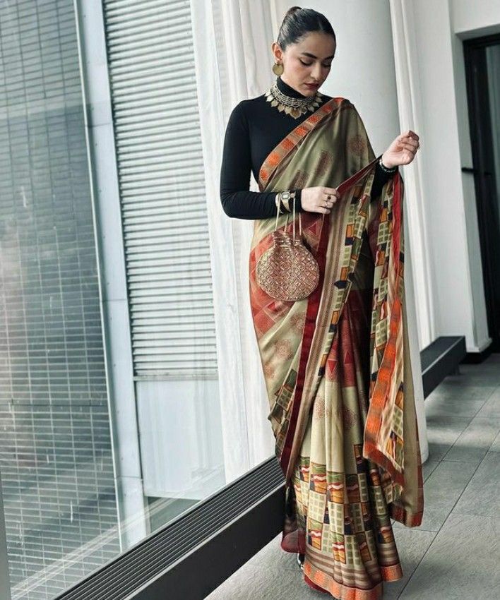 Winter Saree, Latest Indian Fashion Trends, Saree Outfit, Yumna Zaidi, Saree Looks, Saree Wearing Styles, Simple Saree Designs, Saree Wearing, Fashionable Saree