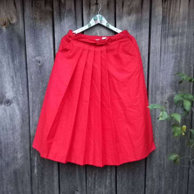 Red vintage skirt for woman. High Waist Pleated skirt midi  Size 42    65%Polyester,35% Cotton Label:Diolen Made in West Germany See the measurements: Waist: 79 cm ( 31 inch ) Length: 74 cm (29 inch) Red Knee-length Pleated Skirt For Spring, Red Flared Pleated Skirt For Work, Red Midi Pleated Skirt, Red Pleated Knee-length Skirt, Red Cotton Midi Skirt, Retro Red Gathered Skirt, Vintage Red Cotton Skirt, Red Retro Pleated Skirt, Retro Red Cotton Skirt