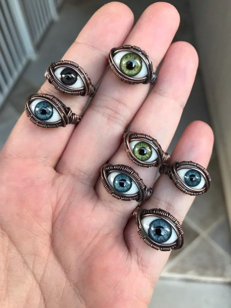 Custom fit and made to order wire wrapped glass eye ring Hand wrapped with raw copper wire that has been antiqued for a rustic look. These eyes have a flat back, uniform iris and pupil size, and a high quality leaded crystal dome.  Glass blown and do not break easily. This piece of jewelry is durable for everyday wear and made to last. Don't know your ring size? You can visit http://www.ringsizes.co/ for a conversion chart, all sizes I make are US size. *If you see that I'm out of stock of the e Oddities Jewelry, Jewelry Evil Eye, Weird Jewelry, Dark Jewelry, Ring Wire, Realistic Eye, Wire Wrapped Ring, Evil Eye Ring, Ring Hand