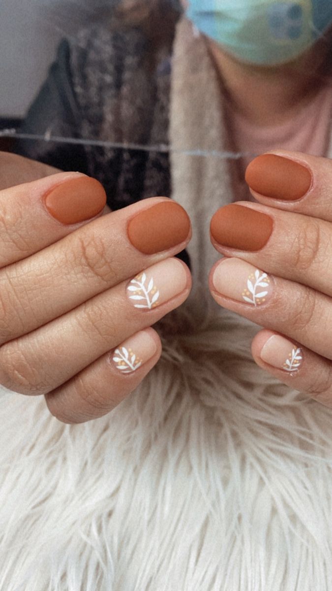 Subtle Nails Gel, Gel Dip Nails Designs Fall, Simple Fall Nails With Leaves, Fall Gel Nails Designs Leaves, Shellac Birthday Nails, Cute Simple Fall Nail Ideas, Nail Design Fall Autumn, Womens Fall Nails, Nails Floral Simple