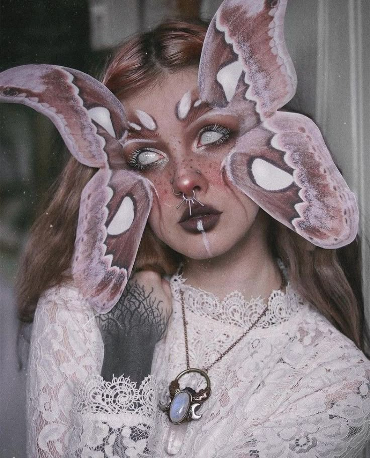 Creature Makeup Looks, Moth Makeup, Creature Makeup, Dark Butterfly, Halloweensk�ý Makeup, Butterfly Makeup, Cool Makeup Looks, Fairy Makeup, Special Effects Makeup