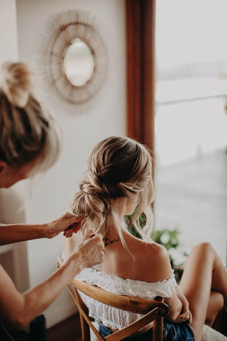 Boho bridal styling | Tips from Byron Bay wedding hairstylist Anita Bauer 2 Vision Board Hairstylist, Doing Hair Aesthetic, Soft Glam Waves, Hairstyles For Black Brides, Hairstyle For Wedding Guest, Wedding Hairstyles Medium Hair, Hairstyle Black Hair, Medium Hair Wedding, Side Chignon