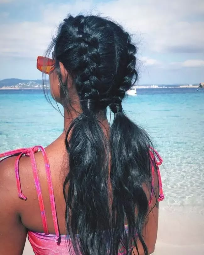 25 Easy Summer Hairstyles You’ll Love - Yz244 Waitress Hairstyles, Concert Hair, Hairstyles Names, Easy Beach Hairstyles, Coachella Hair, Haircut Selfie, Photo Hijab, Hairstyles Layered, Concert Hairstyles