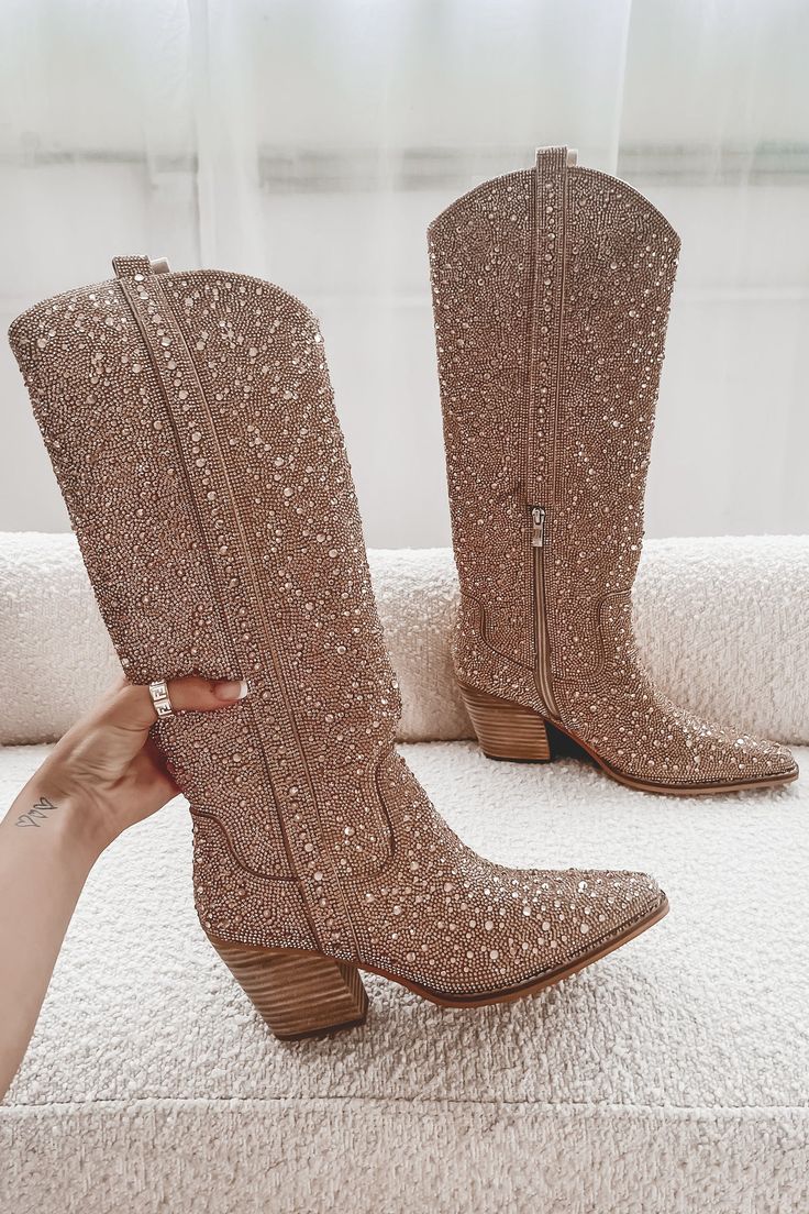 Similar to our BESTSELLING Put The Sparkle In The Party Western Boots, we give you...Shoes That Shine Rhinestone Western Boots!!! Same sparkle, but a little bit taller!! Yes, count us in!!  Rhinestone pointed toe western boot, half zipper closure on the inside, heel is a wooden stacked heel  Runs true to size  Heel hei Cowgirl Boots Rhinestones, Western Cowgirl Boots, Glitter Boots Outfit, Nashville Elopement, Rodeo Fits, Girl Boss Book, Cute Cowgirl Boots, Rodeo Boots, Bota Country