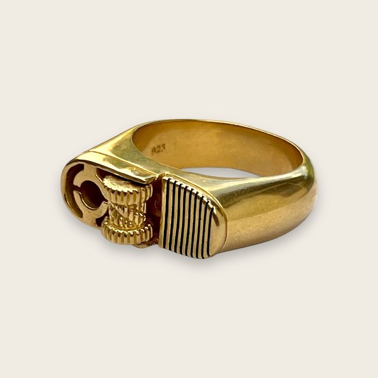 LIGHTER RING IN GOLD Lighter Ring, Mode Hippie, Jewelry Accessories Ideas, Dope Jewelry, Stacked Jewelry, Funky Jewelry, Jewelry Lookbook, Iconic Design, Mode Inspo