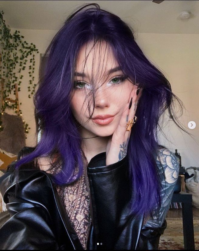 Violet Hair, Dyed Hair Inspiration, Hair Dye Ideas, Pretty Hair Color, Dye Colors, Hair Stylies, Dye My Hair, Hair Dye Colors, Cool Hair