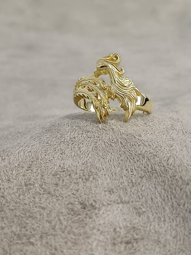 Gold Phoenix Fire Bird Ring, 10k 14k 18k Solid Gold Handmade Jewelry, Fantasy Ring for Women, Spiritual Fire Bird Ring, Gold Gift for Her ★Item Details * Gender : Female / Male  * Material: 10K - 14K - 18K Gold * Ring Diameter: 1.9cm (0.8 inches)  * Ring Weight:  10K: 7.50 - 8.00 Gr 14K: 8.50 - 9.00 Gr 18K: 9.50 - 10.00 Gr * All our products are handmade and weights may vary   (-) 1,00 gram  * Ring Size: 5 US to 15 US - ( Contact me if you're expecting to buy another ring size ) * Visit our shop for more items https://www.etsy.com/shop/7SAtelier  ✔ Ready to Ship in 3-5 Business Days ✔ Free shipping worldwide! ✔ The product will be sent in a bubble-wrapped handmade wooden box to avoid any damage during shipping. ✔ Visit our store, browse our other collections, and find the perfect piece you Fox Jewelry Ring, Fnatasy Rings, Fire Jewelry Ring, Fox Ring Gold, Phoenix Fire Bird, Phoenix Ring, Phoenix Fire, Women Spiritual, Phoenix Jewelry