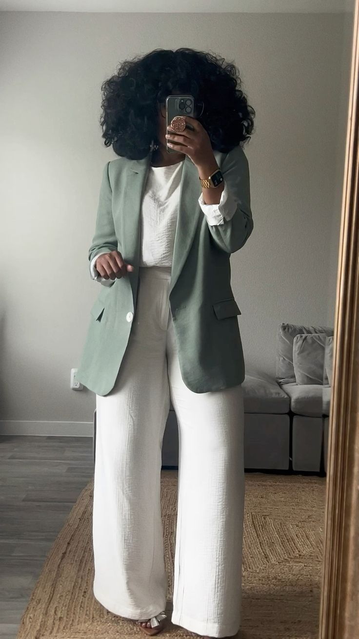 Women's Business Professional Outfits Office Wear, Blazer Corporate Outfit, Tan Business Casual Outfit, Business Casual Outfits Plus Size Black Women, Jekalyn Carr Outfits, Laboratory Outfits Women, Professional Modest Work Outfit, Monochrome Outfit Work, Fashion Outfits Wide Leg Pants