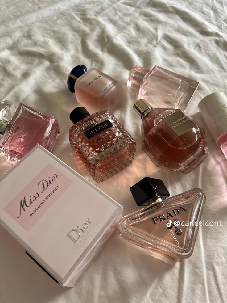 Miss Dior Perfume, Miss Dior Blooming Bouquet, Perfume Display, French Perfume, Fragrances Perfume Woman, Dior Perfume, Scentsy Fragrance, Perfume Collection Fragrance, Perfume Scents