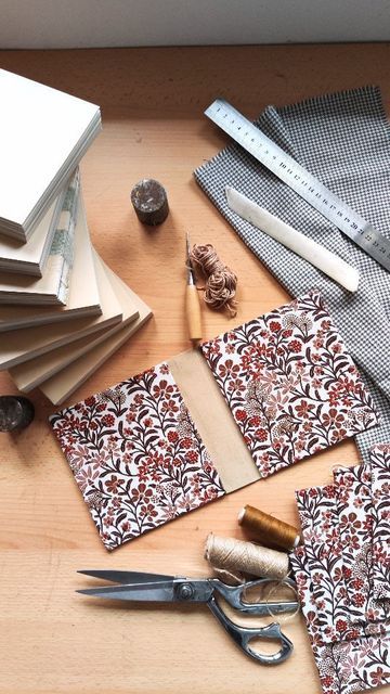 some fabric and scissors are laying on a table