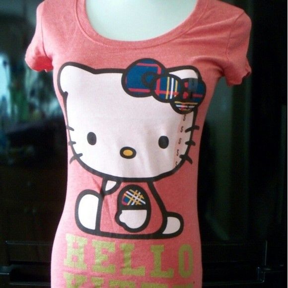 Hello Kitty Sanrio T-Shirt Top 90% Cotton 10% Polyester Small Size #Sanrio Tee T-Shirt Crewneck Short Sleeve Top Collection Collector Collectables Sanrio T Shirt, Hello Kitty T Shirt, Cropped Tee Shirt, Pink Hello Kitty, Gardening Shirts, Boat Neck Tops, Poses Para Fotos Sexis, Hello Kitty Sanrio, Yellow T Shirt