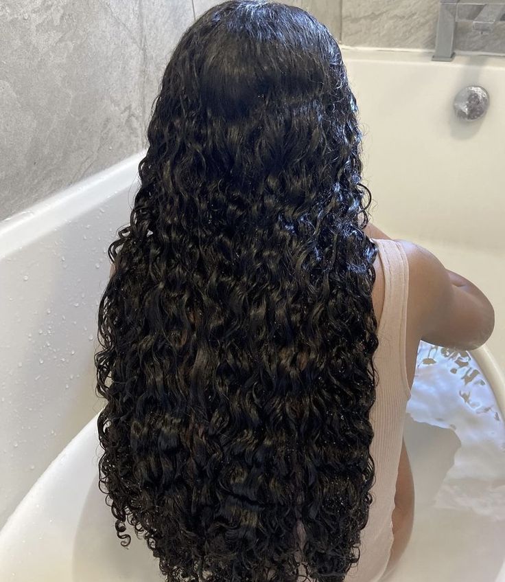 Healthy Curly Hair, Long Natural Curly Hair, Curly Hair Photos, Beautiful Curly Hair, Curly Hair Styles Easy, Hairdos For Curly Hair, Black Curly Hair, Curly Hair Inspiration, Curly Girl Hairstyles