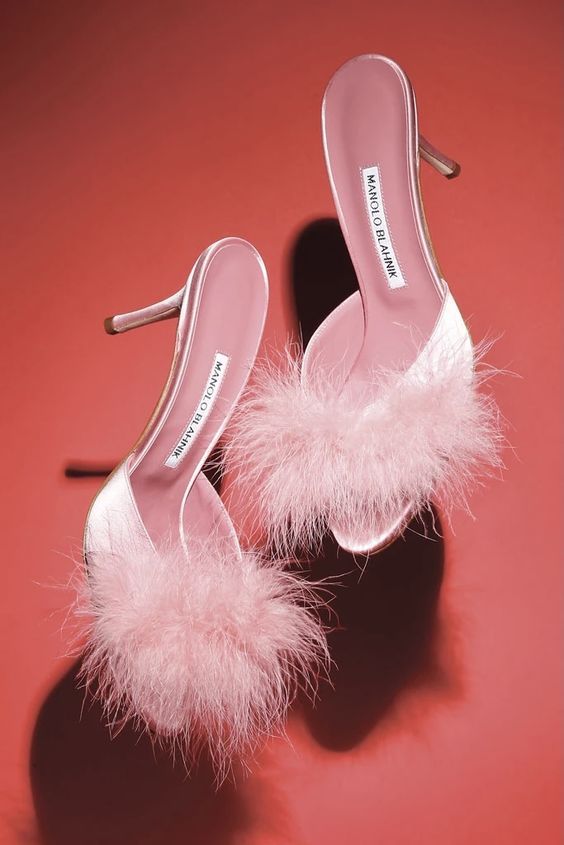 ♔ Manolo Blahnik Manolo Blahnik Mules, Edgy Bridal, Looks For Spring, Pool Slide, Dr Shoes, Manolo Blahnik Shoes, Cute Heels, Girly Shoes, Pink Shoes