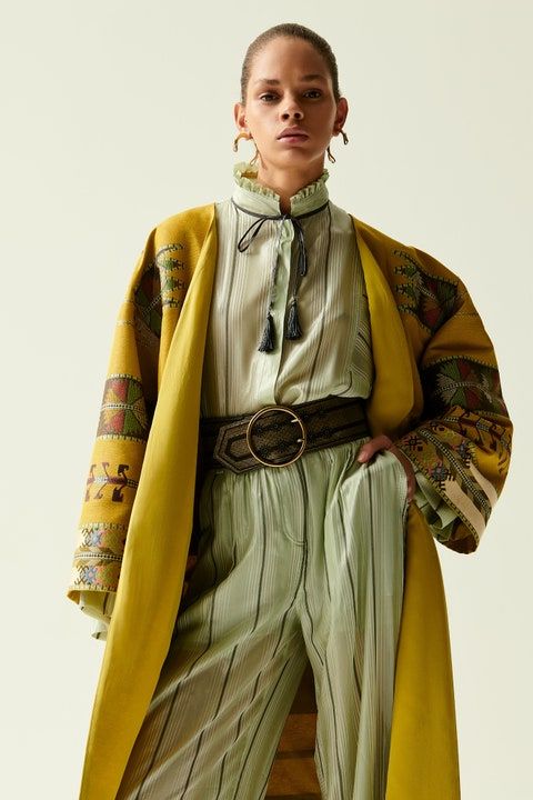 Etro Resort 2020 Collection | Vogue Etro Resort, Resort Runway, Runway 2020, 2020 Runway, Resort 2020, Fabric Combinations, 2020 Fashion, Bohemian Fashion, New Classic