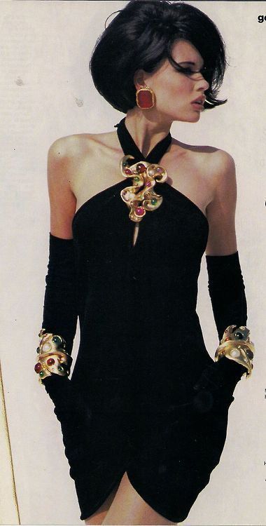 Sophie Dahl, 50s Look, Editorial Vogue, 90s Runway Fashion, Mode Chanel, Runway Fashion Couture, Vogue Us, Looks Party, 1990s Fashion