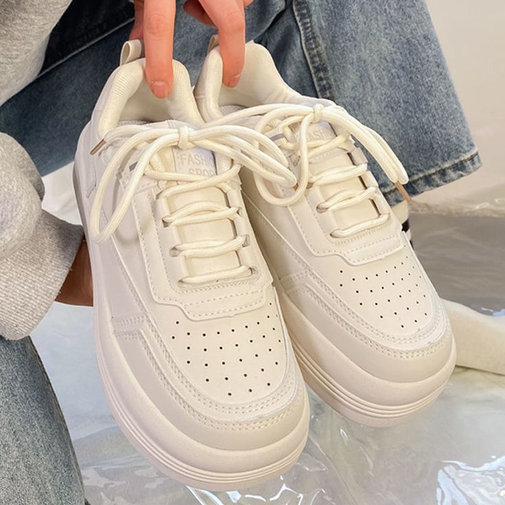 Shoes For Women Cute, White Shoes For Women, Kawaii Sneakers, Best Shoes For Women, Mens Summer Pants, Japanese Korean Fashion, Kawaii Culture, Pretty Sneakers, Spring Flats